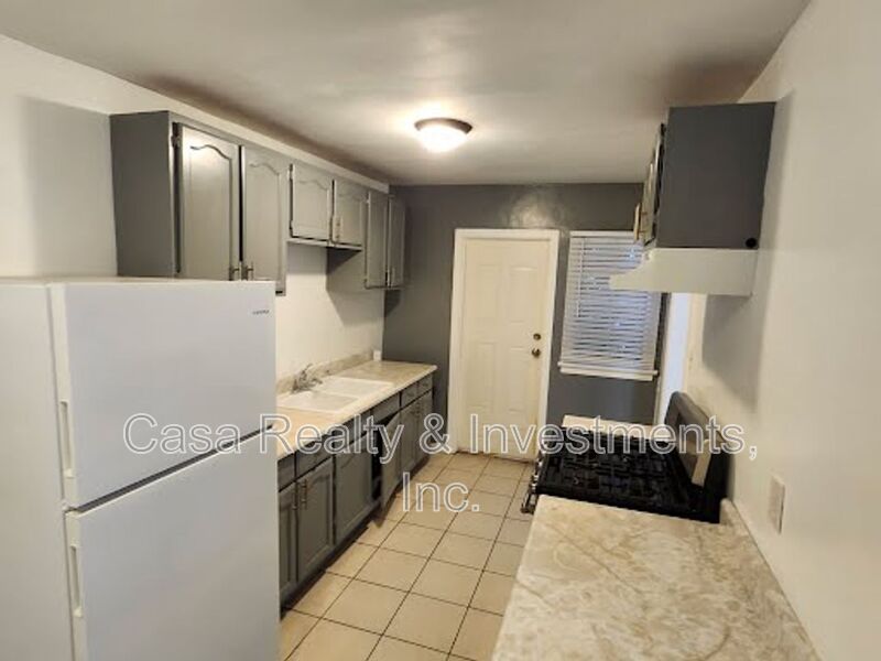 Los Angeles House: 5911 S Wilton Place