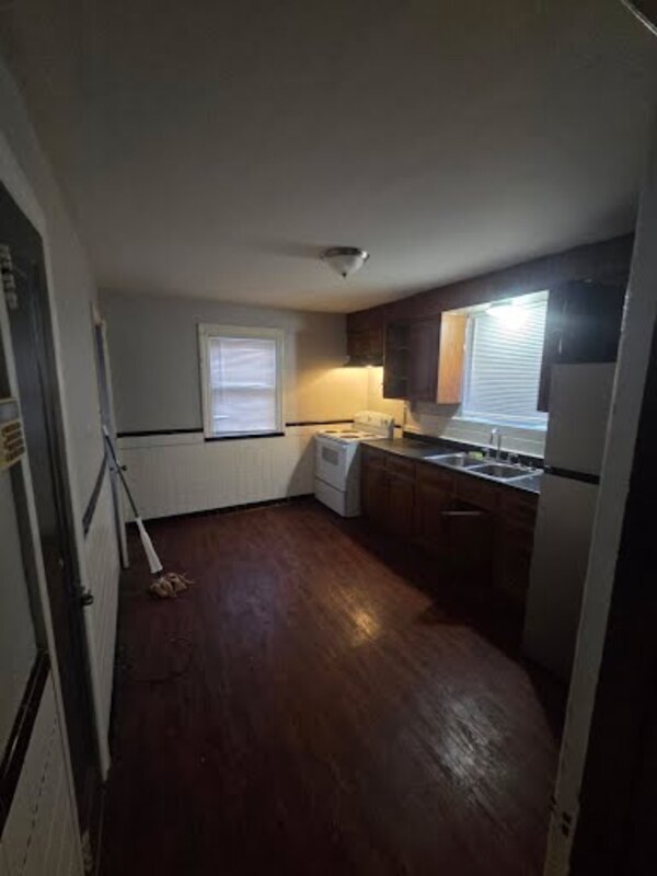 Saint Louis House: 3009 Gary Dr