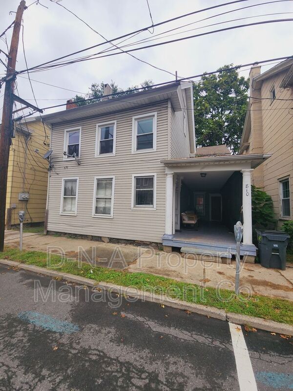 Stroudsburg House: 810 Monroe St