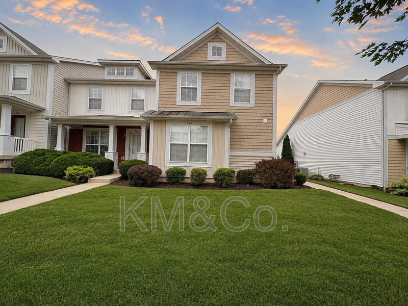 OFallon Townhome: 213 Countryshire