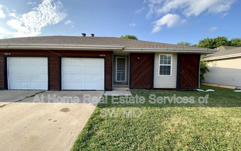 Springfield Condo: 1207 W Sunset