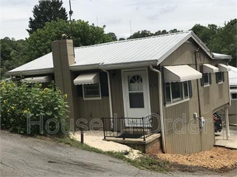 Woodfin House: 181.5 Lookout Road