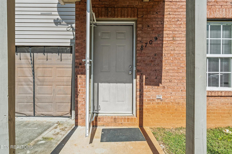 Photograph 2 of 8709 Mowbray Way