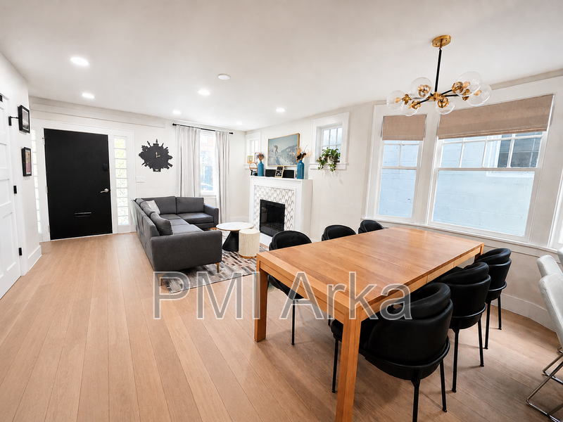 Seattle House: 1219 North Allen Place
