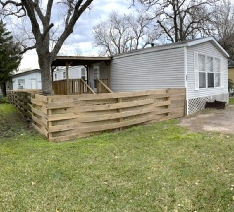 Alvin Condo: 775 Steele Rd, #42