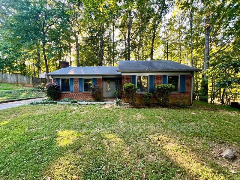 Pfafftown House: 5309 Bent Tree Court
