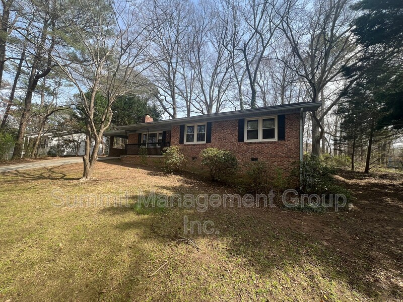 Covington House: 8293 Lakeview Drive Southwest