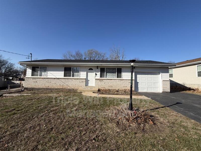 Saint Louis House: 10191 Mayfair Dr