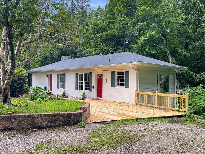 Williamsburg House: 712 Powell Street