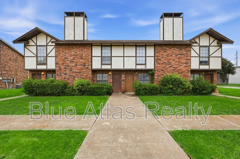 Garland Townhome: 2713 Wimbledon Court - A