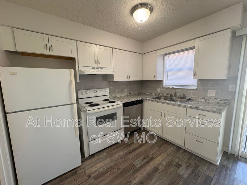 Springfeld Townhome: 3353 E Linwood