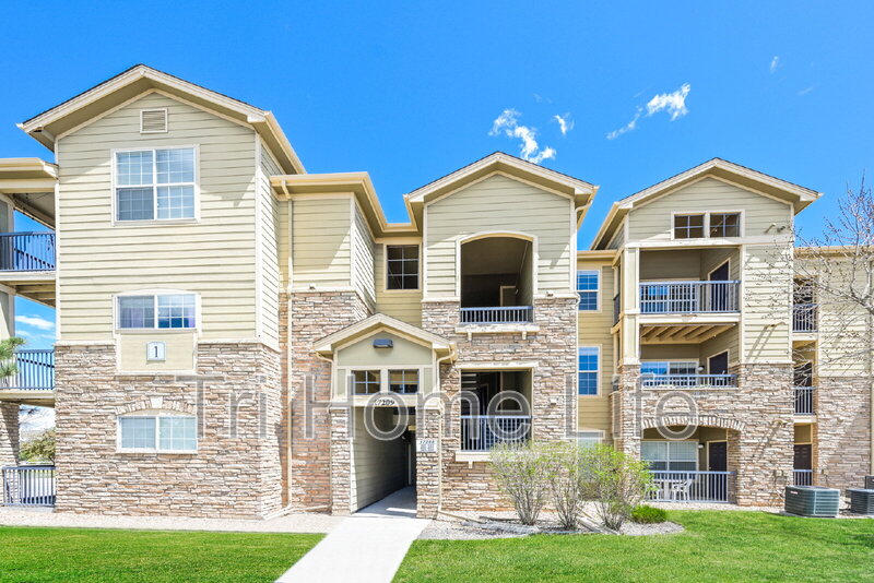 Parker Condo: 17209 Wilde Avenue