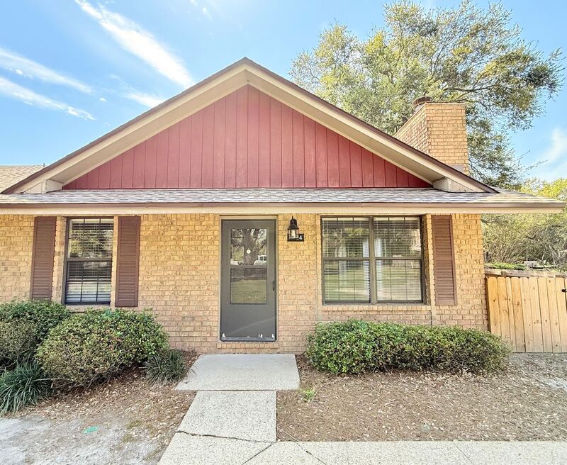 Pensacola House: 4424 Bellview Ave