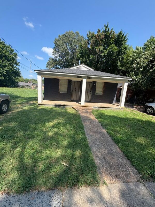 Memphis House: 1346 Hyde Pk Blvd