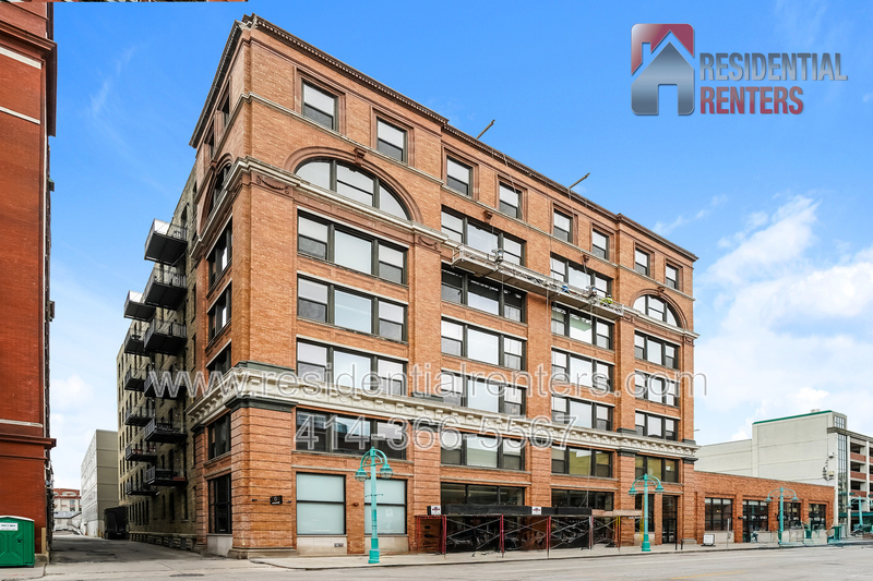 Milwaukee Condo: 239 E Chicago Street