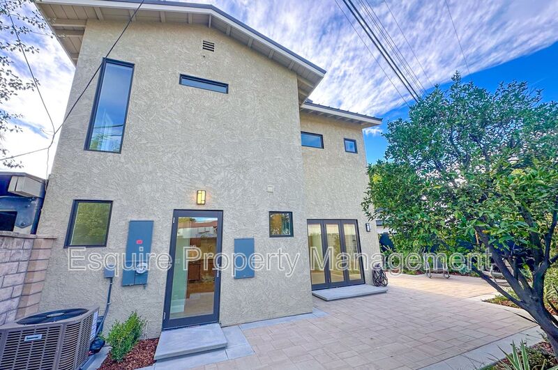 THOUSAND OAKS House: 1154 ESSEX WAY