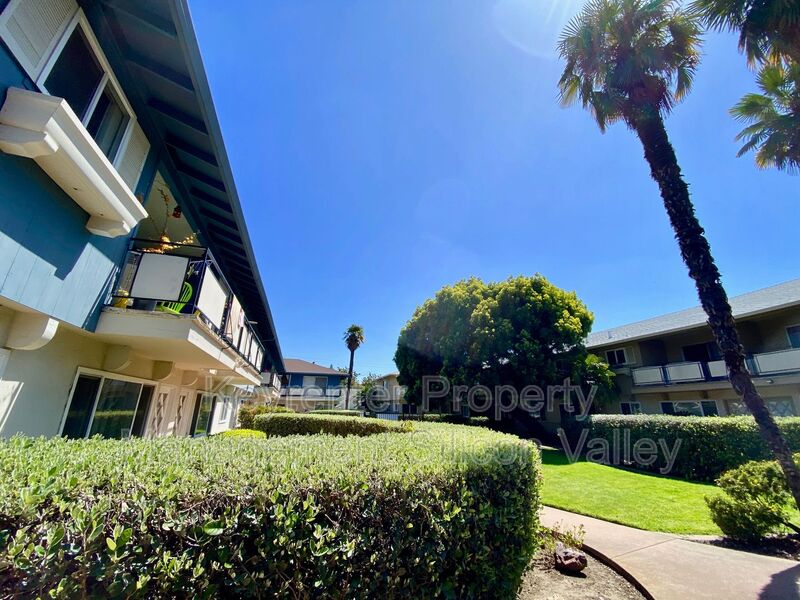 Sunnyvale House: 362 W Olive Ave