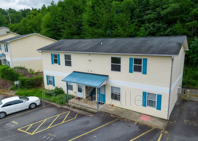 Cullowhee House: 97 Citadel Drive