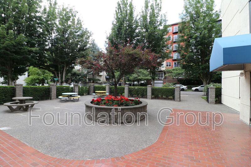 Seattle House: 400 10th Ave