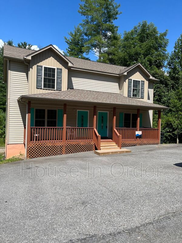 Fletcher House: 7 Sirenas Way