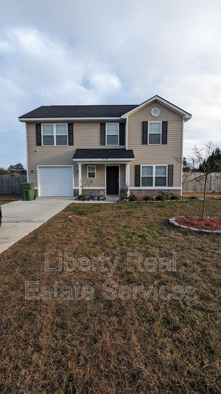 Hinesville House: 1318 Evergreen Trl
