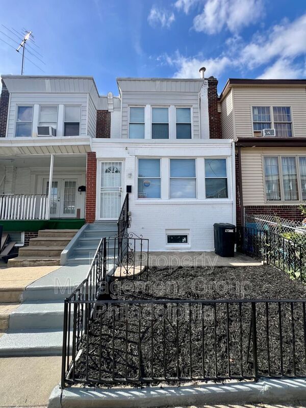 Philadelphia House: 2610 Sylmar St