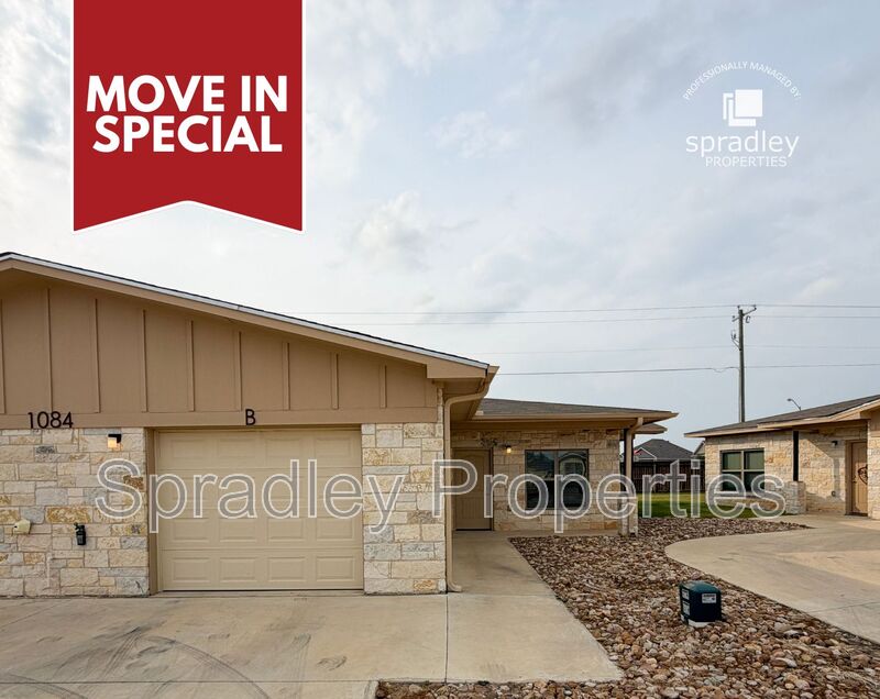 Belton Townhome: 1084B Hibiscus Dr