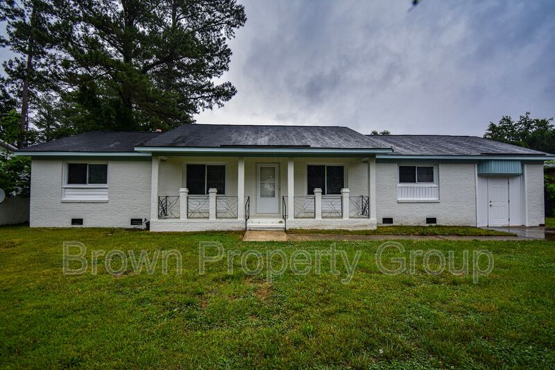 Fayetteville House: 5138 Longbranch Dr