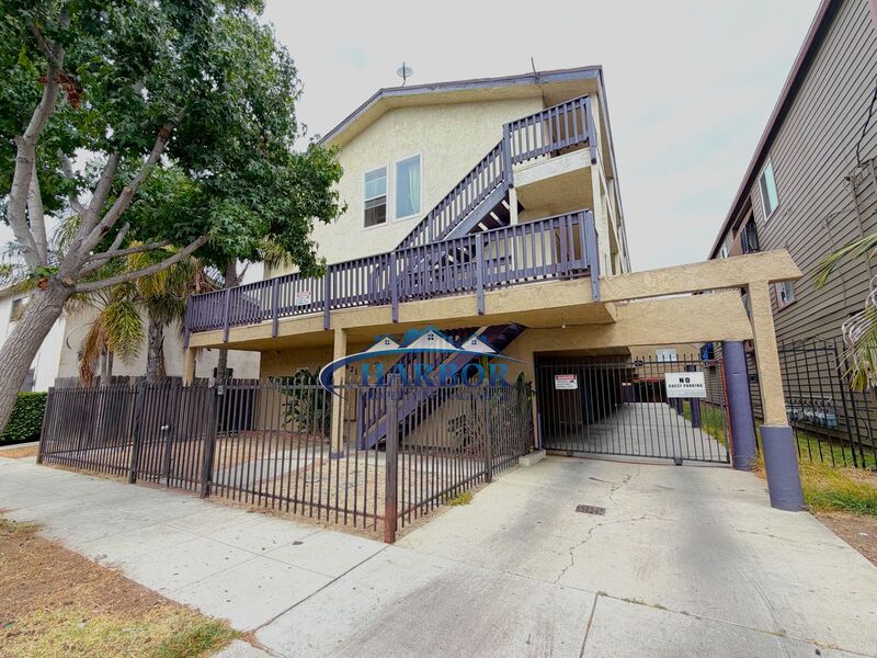Long Beach House: 1621 E. 5th Street