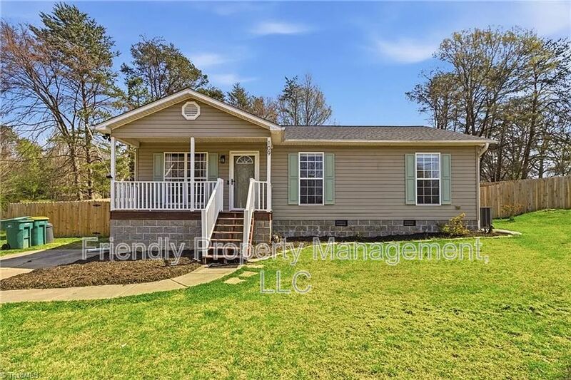 Madison House: 109 S Lonesome Rd