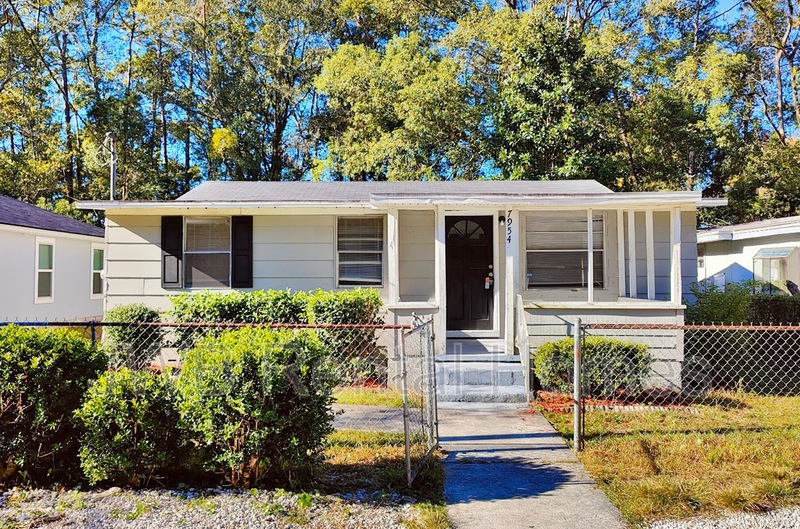 Jacksonville House: 7954 Pipit Ave