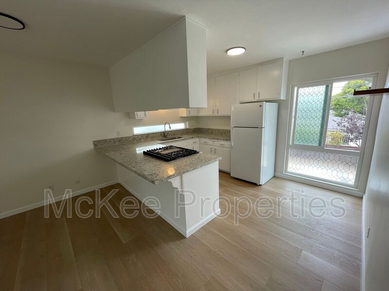 Coronado Condo: 540 G Avenue