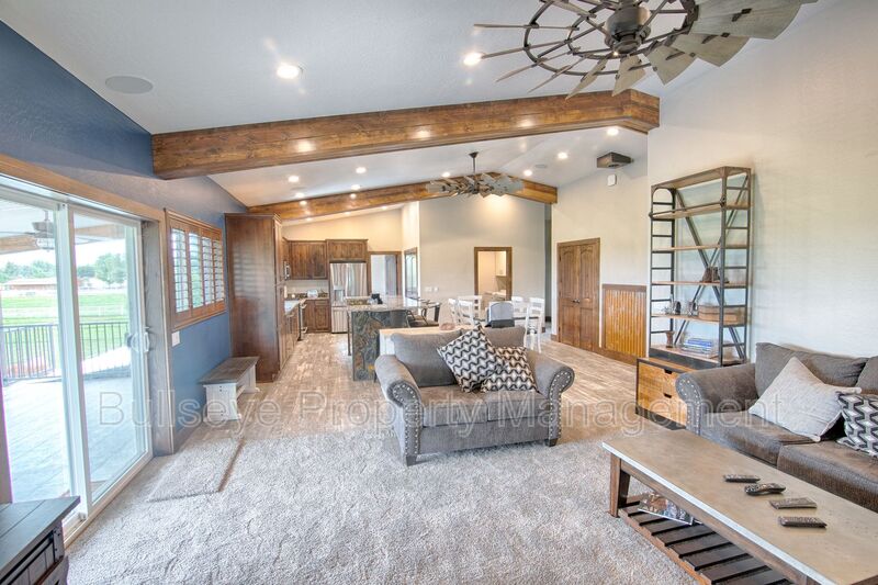 Snowflake House: 371 E. 1/2 St. North B