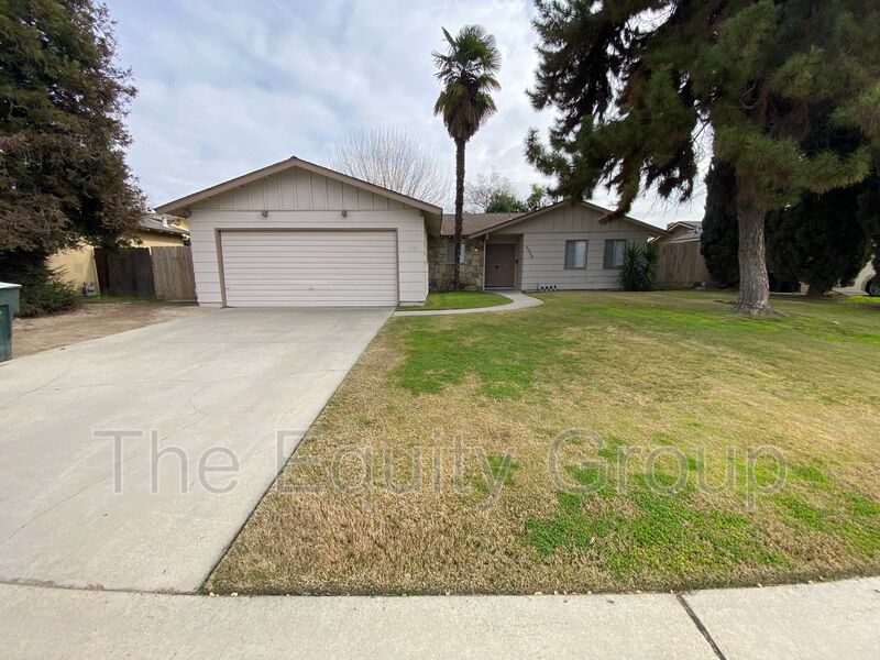 Visalia House: 2530 South Hall Street