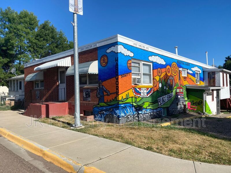 Black Eagle Condo: 2027 Smelter Ave NE