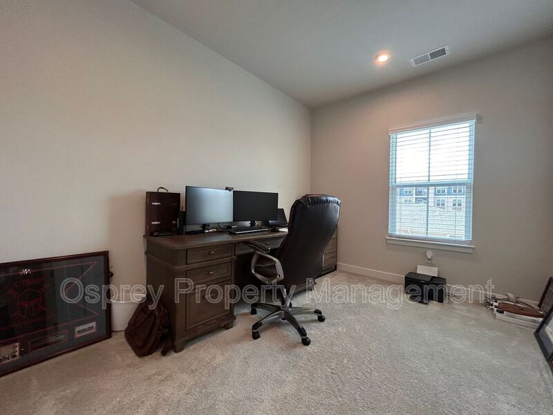 Spacious 4-Bedroom Townhome with Garage & Prime Suffolk Location!