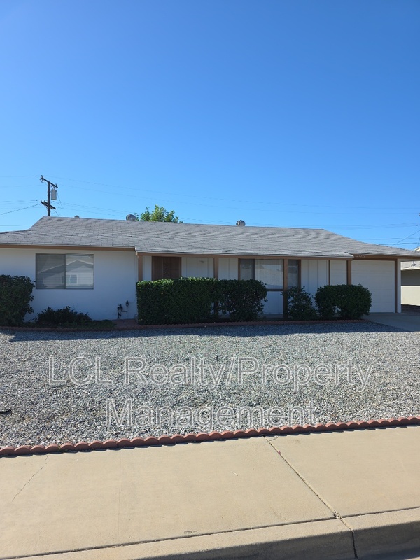 Menifee House: 27111 Wentworth Dr