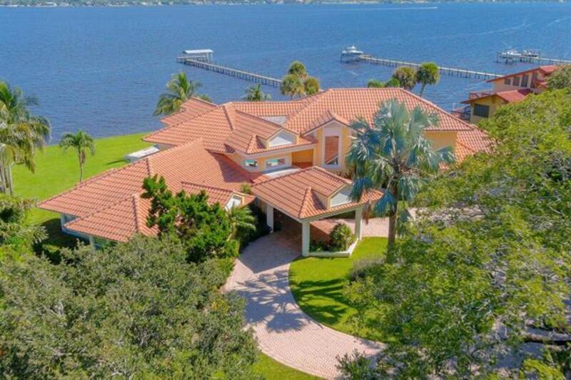 Stuart House: 901 SE Riverside Drive #901