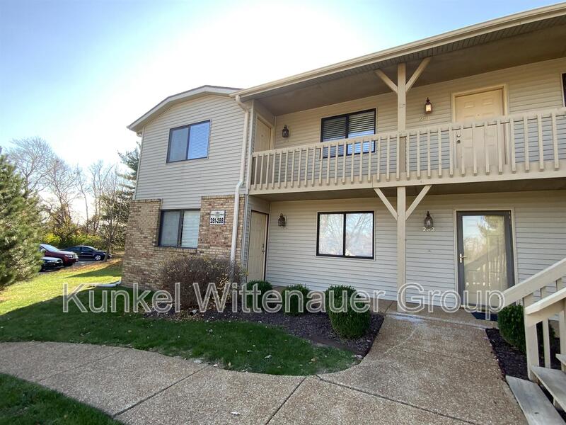 O'Fallon Condo: 285 Eagle Ridge