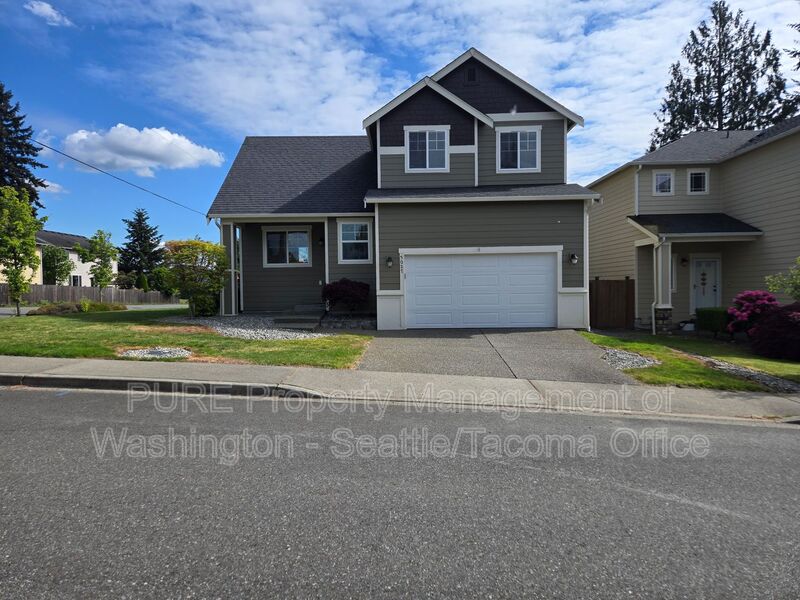 Renton House: 5027 NE 5th Place