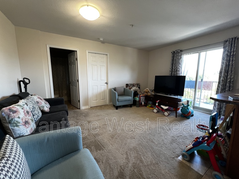 Kelowna Condo: 402-598 Sutherland Ave
