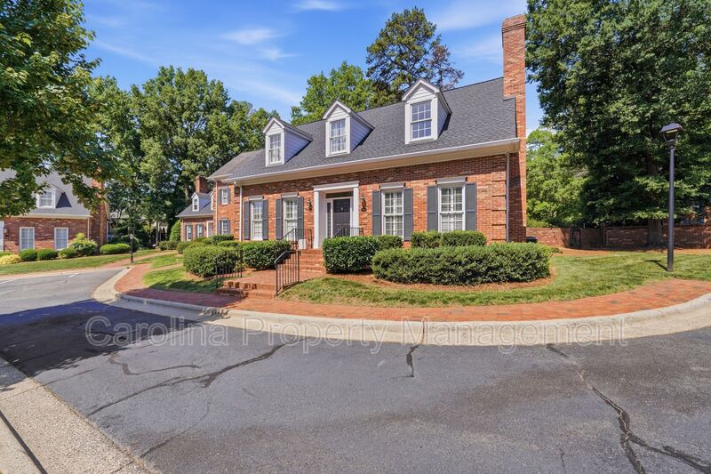 Charlotte House: 5906 Sharon Hills Rd