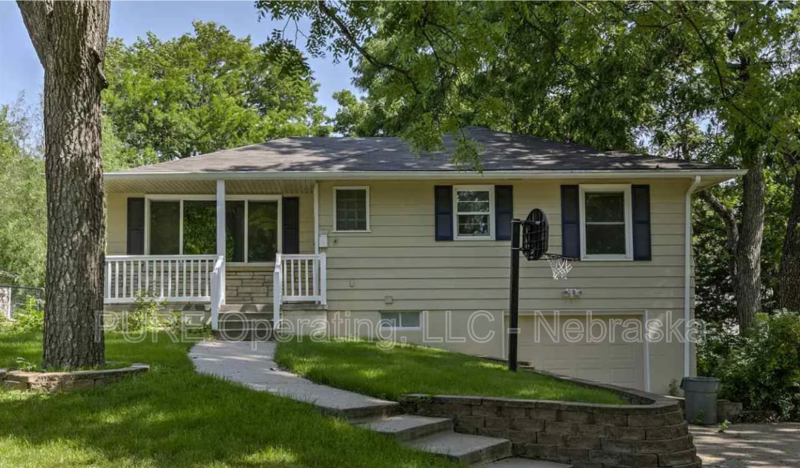 Ralston House: 7764 Maywood St