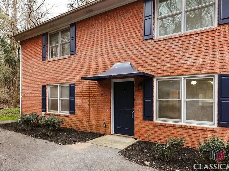 Athens House: 209 Highland Park Dr