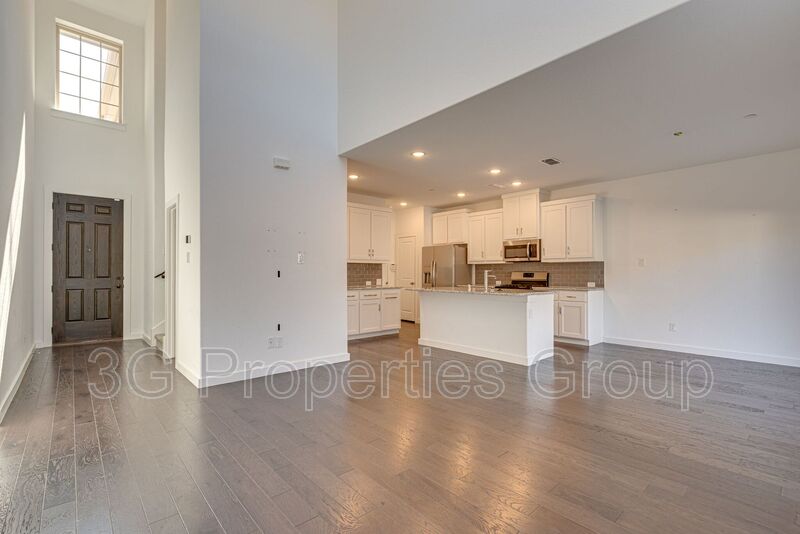 Little Elm House: 2725 Splendor Lane