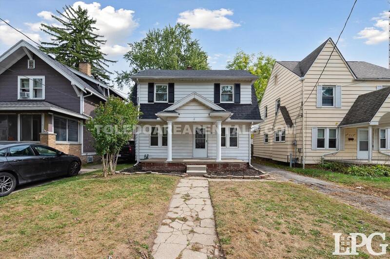 Toledo House: 3606 Revere Dr