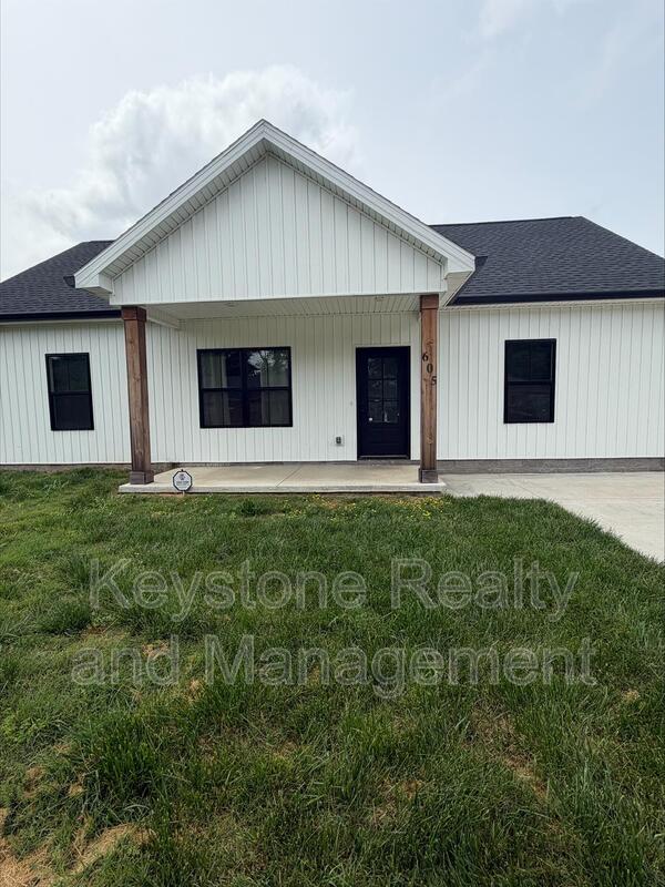 Hopkinsville House: 605 Colonette Dr