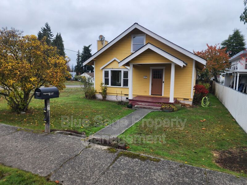 Port Angeles House: 137 W 13th St