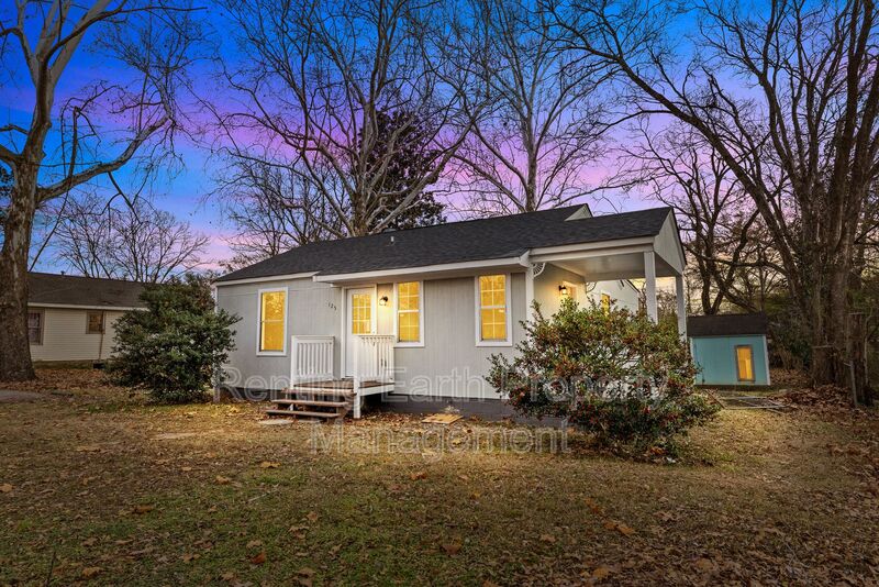 Hueytown House: 125 Kentwood Ave