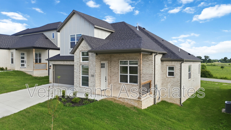 Centerton House: 920 Trestle Ln